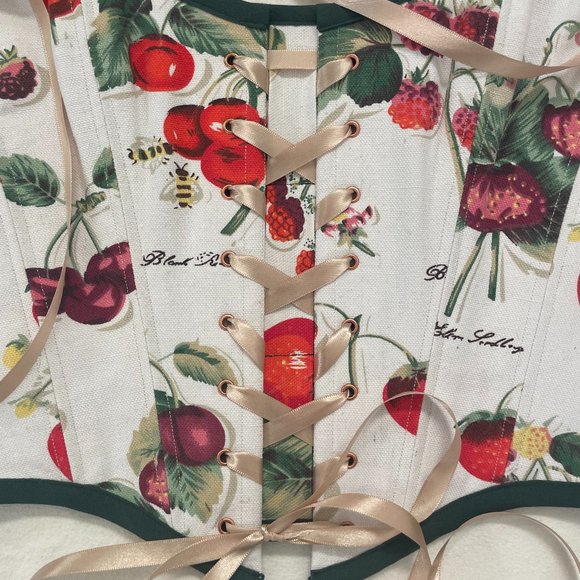 Fashionable Corsets - Picture 7 of 12